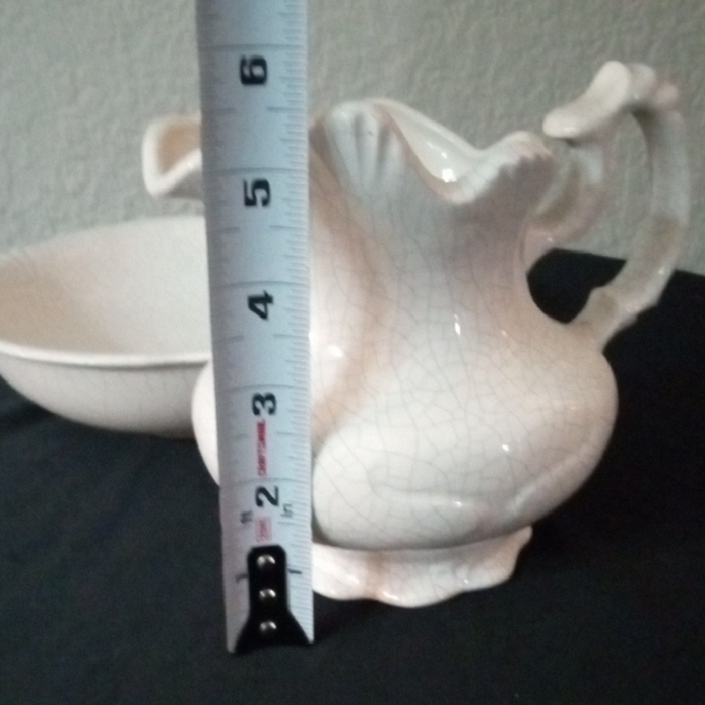 Vintage Cream Ceramic Artful Pitcher and Basin Set - Picture 10 of 12